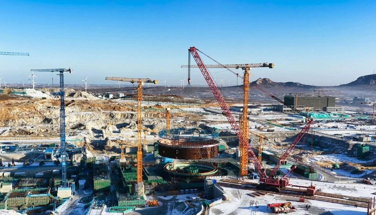 招遠(yuǎn)核電1號(hào)機(jī)組核島鋼襯里模塊2順利完成吊裝